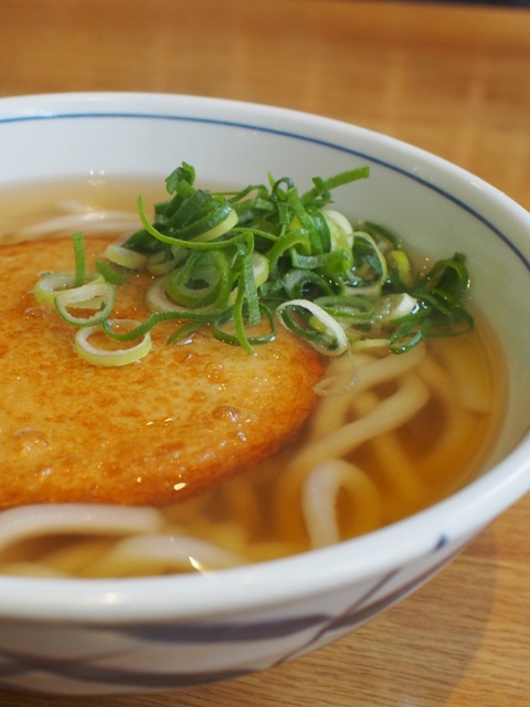 福岡地下鉄空港線天神駅 ウエスト 朝からうどんは博多の食文化 ニュルッとしたうどんで一日のスタートです 年間500店以上を食べ歩く飲食店プロデューサーの食日記 No 1